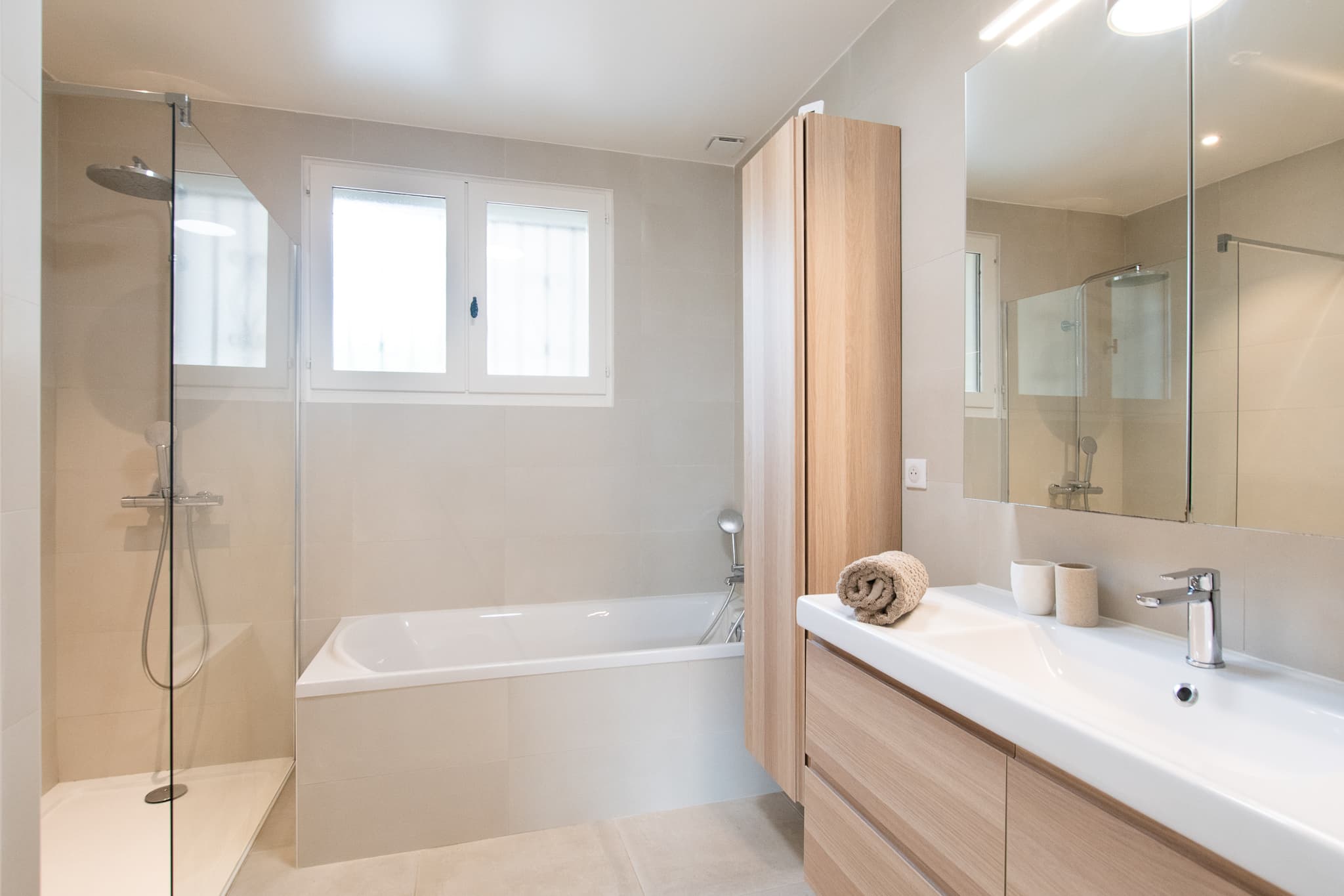 Salle de bain commune — vue 1, La Gemmerie