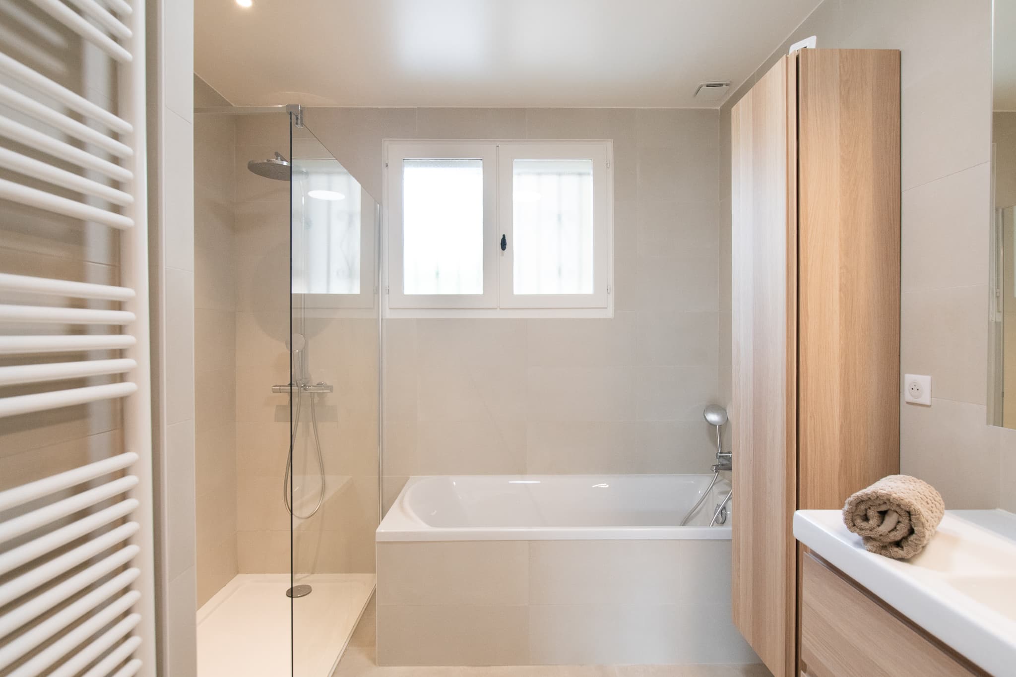 Salle de bain commune — vue 2, La Gemmerie
